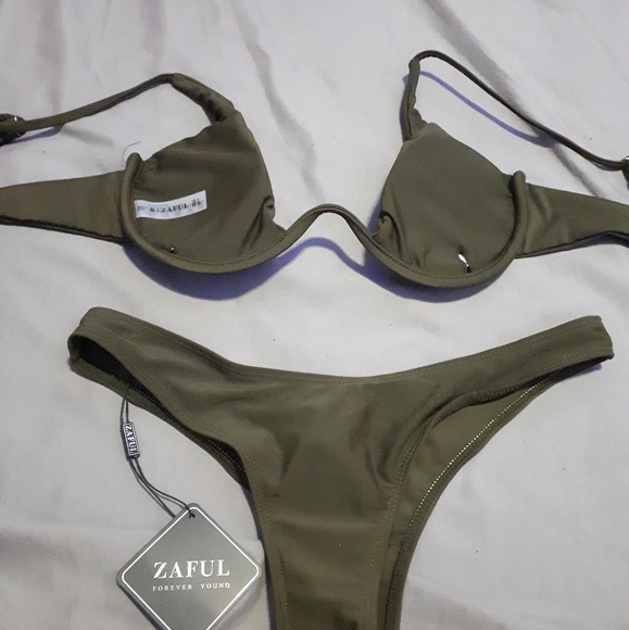 Zaful Brand New Underwire Plunge Bikini - Picture 2 of 4